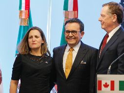 Lighthizer (der) manifestó que a pesar del arduo trabajo por los negociadores, no se ha avanzado como se quisiera. EFE / J. Nunez