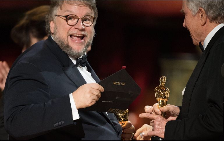 Peña Nieto no ha felicitado a Guillermo del Toro por el Oscar