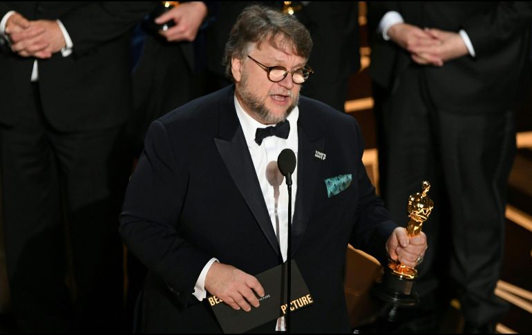 Guillermo del Toro convivió con varios amigos en un par de fiestas que se organizaron en la ciudad. AFP /M. Ralston