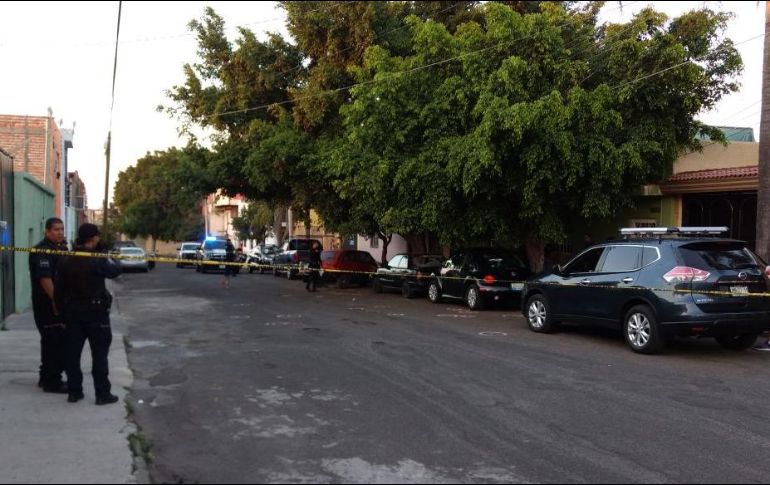 En el lugar del incidente quedaron regados al menos 30 casquillos percutidos calibre 9mm. ESPECIAL / Policía de Guadalajara
