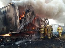 Paramédicos atendieron a tres personas con distintas lesiones y al momento no se ha determinado si hubo personas fallecidas. ESPECIAL / Protección Civil Jalisco