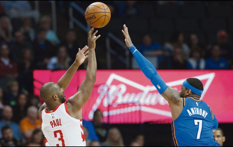 Figura. Chris Paul (#3) terminó como el máximo anotador de los Rockets ayer ante Oklahoma City. AP