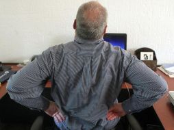 Por actividades escolares, laborales o de ocio, permanecemos mucho tiempo sentados, y hacerlo con una mala postura puede repercutir fuertemente en la salud. EL INFORMADOR / ARCHIVO