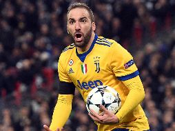 Higuaín celebra el primer gol del club de Turín al minuto 64. EFE/F. Arrizabalaga