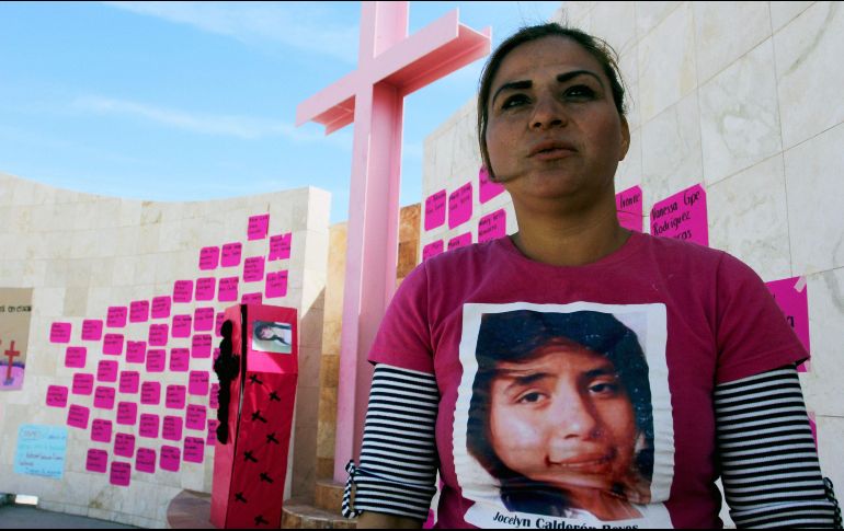 Perla Reyes, madre de Jocelyn Claderón Reyes, participa en la manifestación realizada en la ciudad fronteriza.  AFP/ H. Martínez