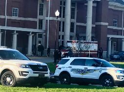 El tiroteo tuvo lugar a la hora de la salida del plantel. AP / C. Robinson