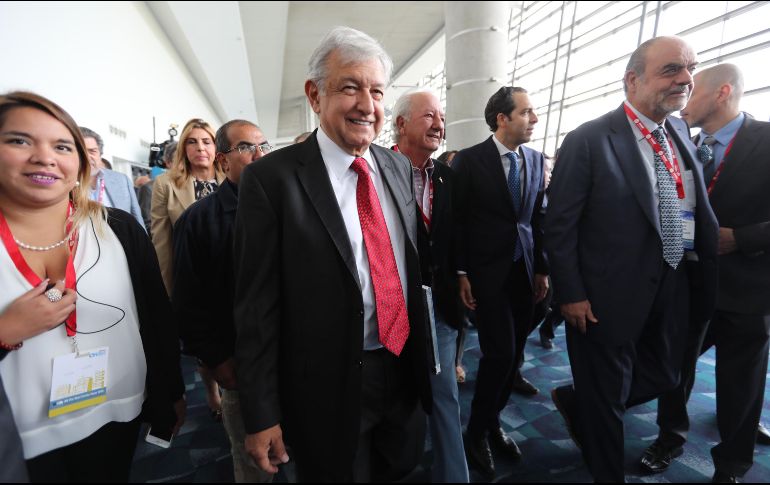López Obrador se reunión con la estructura política para revisar la estrategia electoral que se aplicará una vez arrancada la campaña. SUN/ L. Godínez