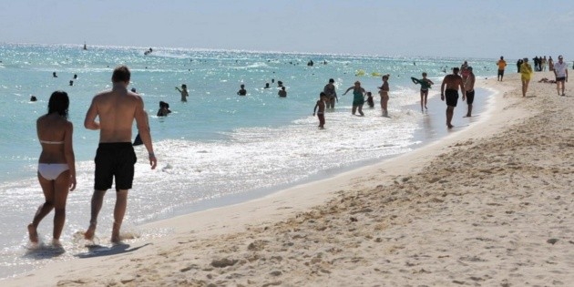 Reportan a un joven turista desaparecido en mar de Acapulco