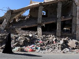 Vista de una calle en un barrio destruido en Saná. EFE/Y. Arhab