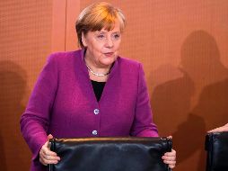 Merkel, vestida con una chaqueta morada y una camiseta negra, se unió a las conmemoraciones de hoy. AFP/O. Andersen