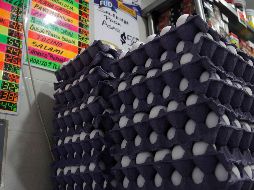 Las alzas en el huevo, gasolinas y pollos se vieron contrarrestadas por la baja en gas LP, jitomate, cebolla y chile. EL INFORMADOR / ARCHIVO