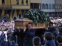 Los aficionados de la Fiorentina despidieron al defensa cantando 
