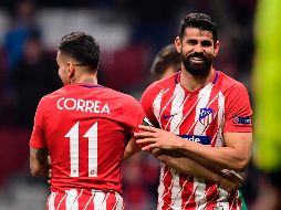 Diego Costa (D) celebra tras anotar el segundo gol de los Colchoneros, al 47'. AFP/J. Soriano