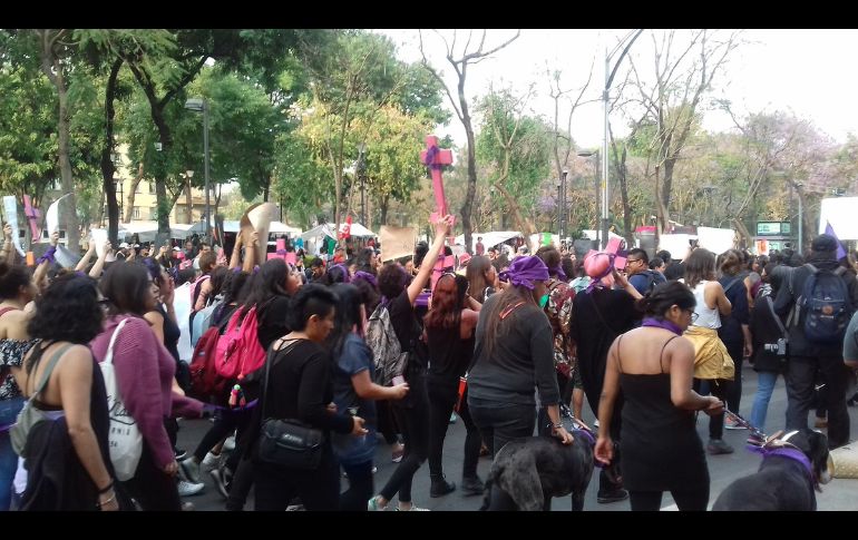 Como parte de las actividades del Día Internacional de la Mujer, el contingente estuvo formado por integrantes de alrededor de cien colectivos. TWITTER / @yosoysolomia