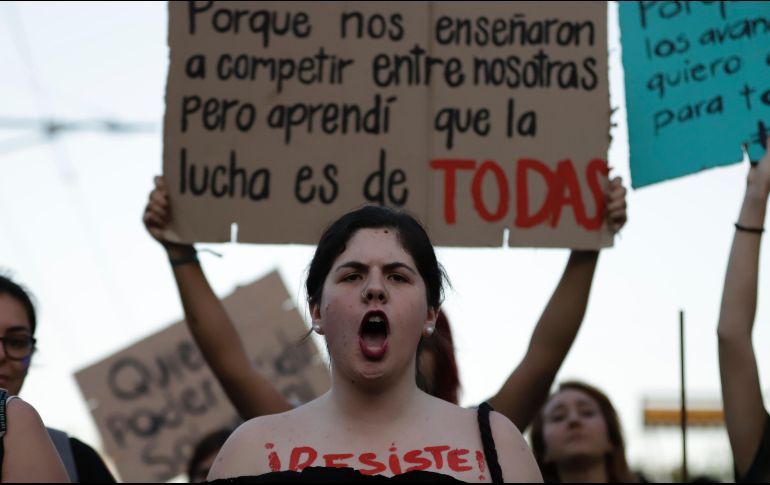 Como en otras ciudades del mundo, cientos de mujeres marcharon ayer en Guadalajara en contra del machismo y la violencia de género. EL INFORMADOR/F. Atilano