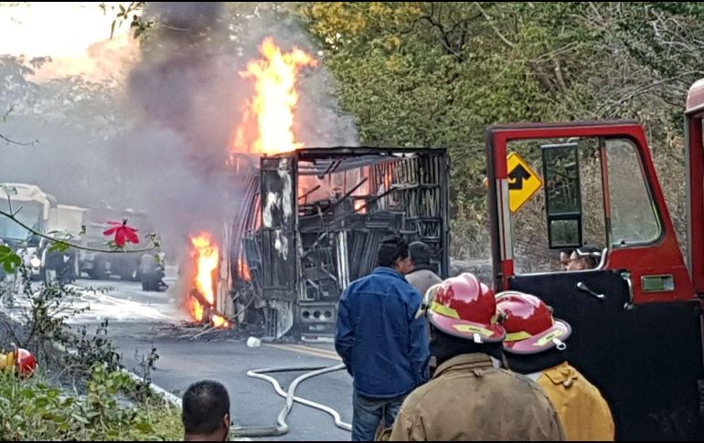 Esta mañana fue cerrada la carretera federal 200 de Tepic a Puerto Vallarta en el kilómetro 40. ESPECIAL