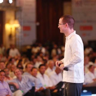 Ante banqueros, cuestionan a Anaya por proceso de la PGR