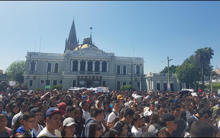 Cerca de siete mil personas acudieron a la manifestación, de acuerdo con Protección Civil y Bomberos. EL INFORMADOR / R. Bobadilla