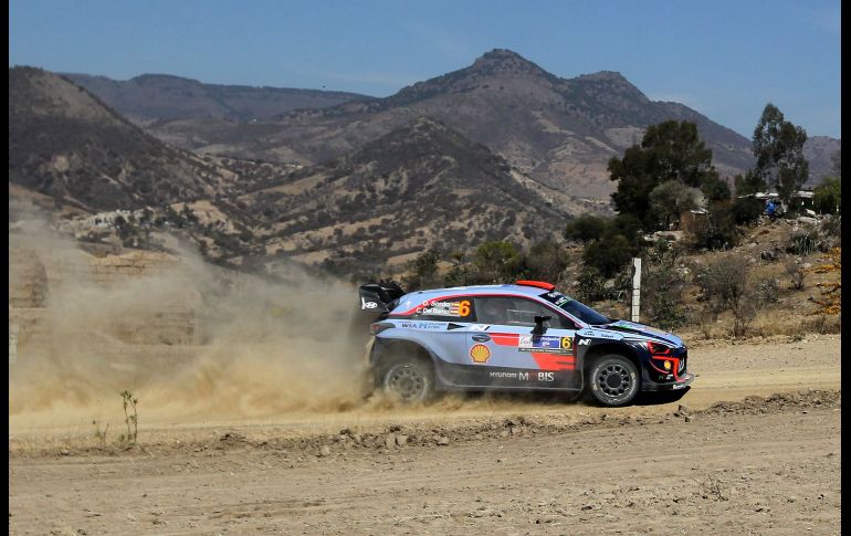 Para esta edición se esperan más de 554 mil 110 asistentes, 12% más que el año pasado. El equipo de los españoles Dani Sordo y Carlos Del Barrio.