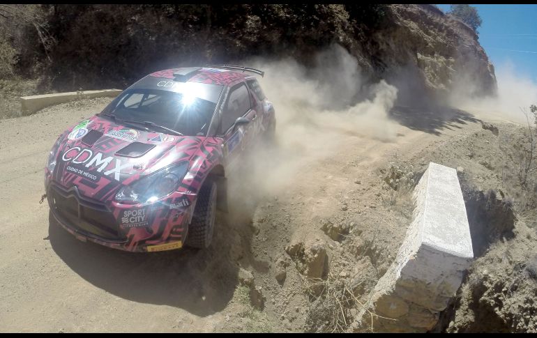 La edición 2018 del Rally México cubrirá 345.6 kilómetros, con 22 tramos cronometrados. El mexicano Ricardo Triviño, del equipo Citroen, conduce su vehículo Citroen DS3  en el tramo de El Chocolate, en León.
