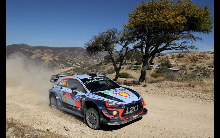 Los belgas Thierry Neuville y Nicolas Gilsoul, de Hyundai i20. Este equipo ganó la primera especial cronometrada del jueves.