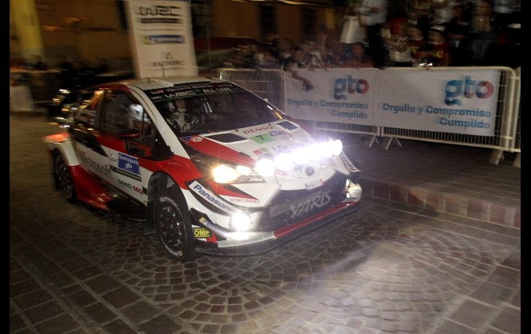 La edición 15 del evento del Campeonato Mundial de Rallies comenzó la noche del jueves. En la imagen, los finlandeses Jari-Matti Latvala y Miikka Anttila en su Toyota Yaris WRC en la ciudad de Guanajuato.