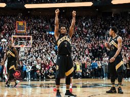 Kyle Lowry (#7) fue el mejor anotador de los Raptors frente a los Rockets, al aportar 30 puntos. AP/C. Katsarov