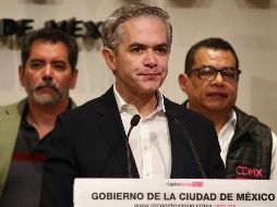 Por otra parte, dijo estar convocado el día de mañana a acompañar a Ricardo Anaya para su registro ante el INE como candidato a la Presidencia de la coalición Por México al Frente. SUN/ A. Ojeda