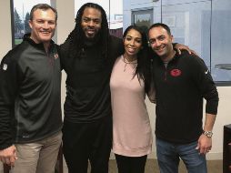 Unión. Richard Sherman (segundo de izq. a der.) convivió con John Lynch (izq.) gerente general de los 49ers. TWITTER/@Johnlynch49ers