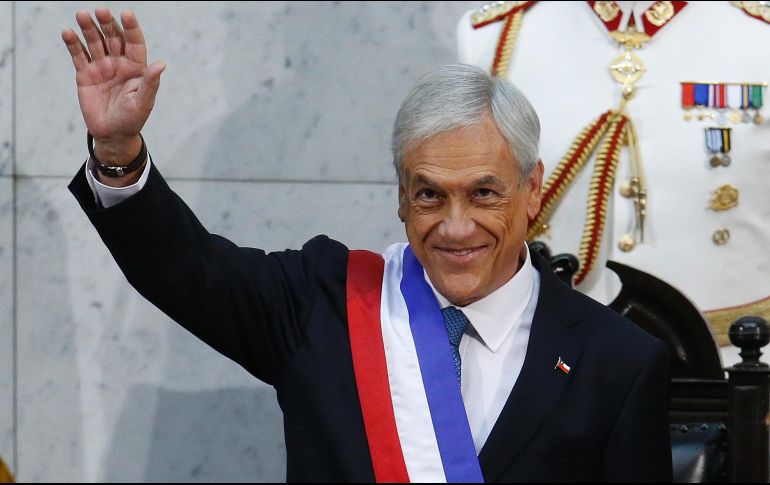 El jefe de Estado, quien ya ejerció la presidencia de Chile entre 2010 y 2014, tomó juramento a su gabinete de ministros. EFE/E. González