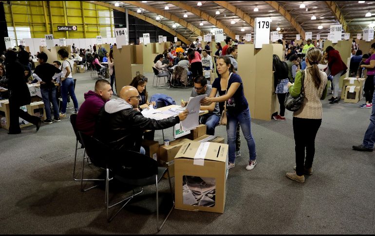 Un total de 36 millones 25 mil 318 colombianos estaban habilitados para sufragar en 11 mil 229 puestos de votación de todo el país. EFE/ L. Muñoz