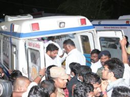 Personal médico atiende a los heridos, quienes presentaban quemaduras de diferente consideración. TWITTER