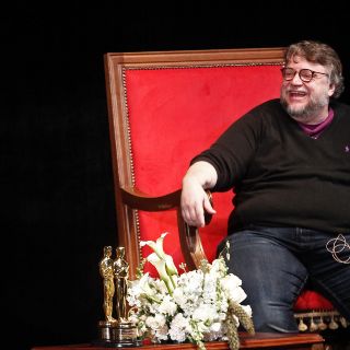Del Toro repite diálogo público