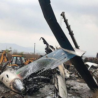 Aumentan a 49 los muertos en accidente de avión en Katmandú