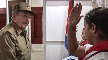 Castro acudió ayer domingo a votar para ratificar a su nueva Asamblea Nacional. AFP/ARCHIVO