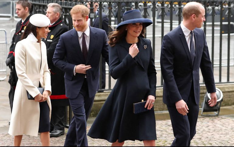 La reina estuvo acompañada también del príncipe Carlos y su esposa Camila, así como los duques de Cambridge, Guillermo y Catalina. AFP / D. Leal-Olivas