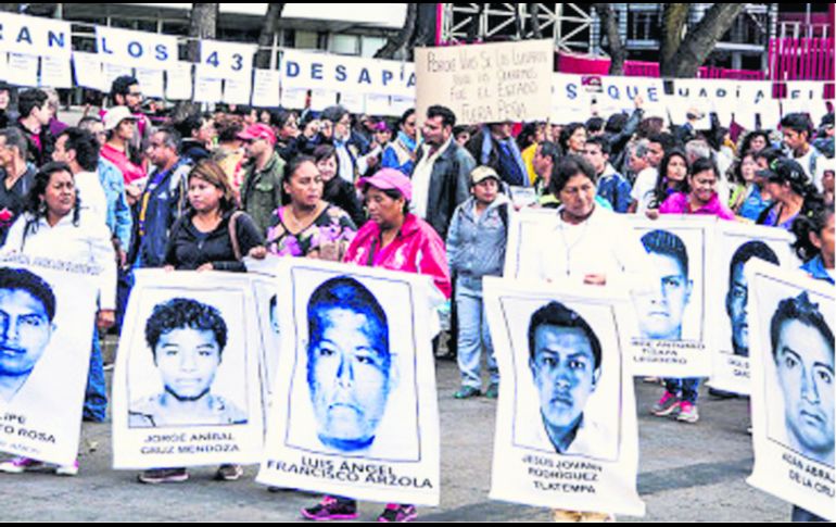 Fotograma. Familiares piden a las autoridades den respuesta de los 43 desaparecidos. ESPECIAL
