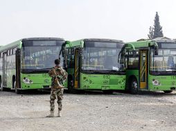 Los autobuses trasladaron a todos los evacuados al centro de acogida de Al Dueir. AFP/L. Beshara