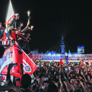 Miles celebran el título