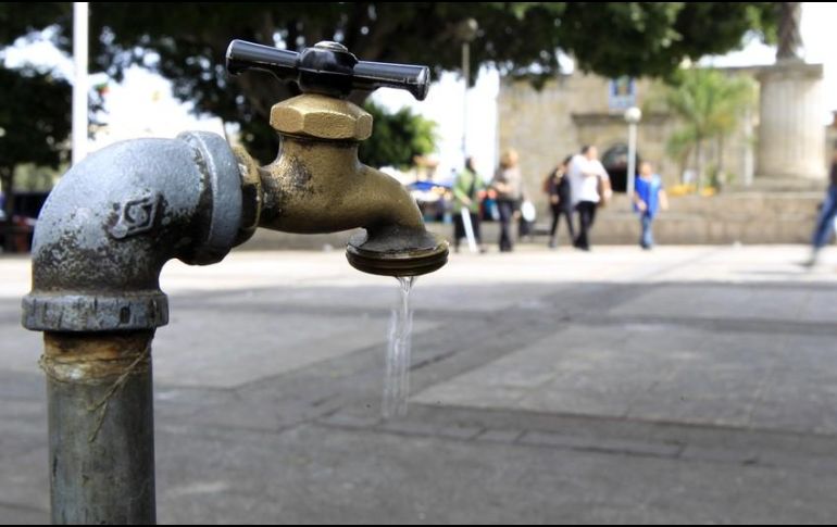 El SIAPA exhortó a la población a hacer uso consciente del agua ante las altas temperaturas de los últimos días. EL INFORMADOR / ARCHIVO