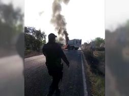De acuerdo con la SSP de la entidad, se realizaron cuatro bloqueos carreteros y dos vehículos fueron incendiados. YOUTUBE / Primera Plana Michoacán