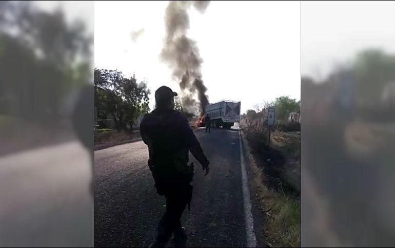 De acuerdo con la SSP de la entidad, se realizaron cuatro bloqueos carreteros y dos vehículos fueron incendiados. YOUTUBE / Primera Plana Michoacán