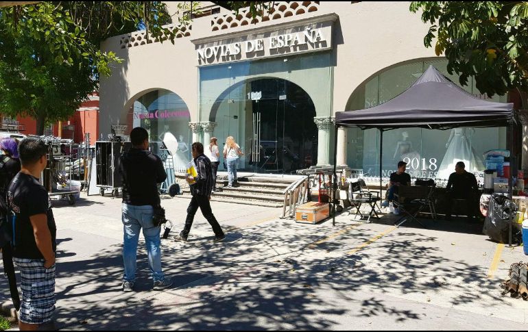 La filmación comenzó en una tienda de vestidos de novia ubicada en Avenida Vallarta. EL INFORMADOR/J. Pérez