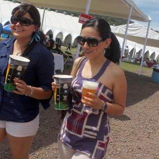 Heineken lanza ‘chelas’ en vasos de cebada