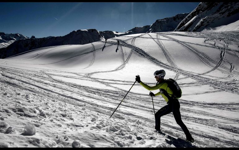 Esquiadores participan en la primera etapa de la competencia Pierra Menta de esquí de travesía en Areches-Beaufor, Francia. AFP/J. Pachoud