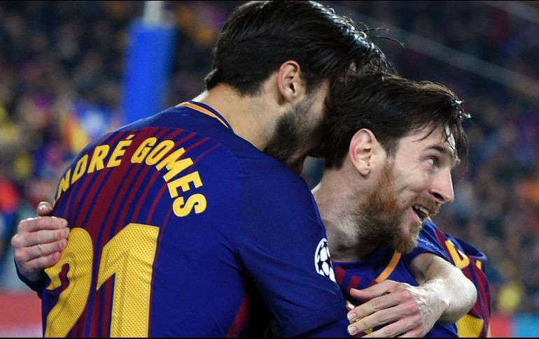 Entre otros récords personales, Messi (D) encabeza la clasificación de goleadores históricos de la Liga española. AFP/L. Gene