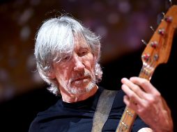 Roger Waters recita versos de Mahmud Darwish, considerado el poeta nacional palestino y fallecido en Texas en 2008. AFP / ARCHIVO