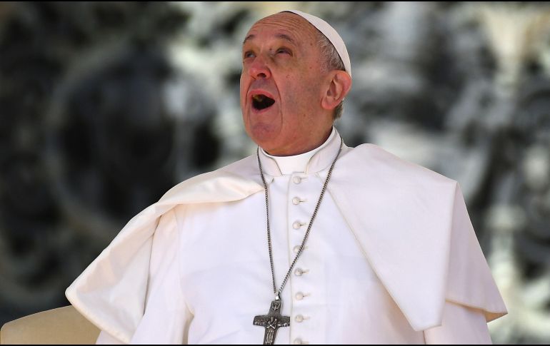 La falsificación se habría dado para resaltar una actitud elogiadora de Benedicto XVI hacia el Papa Francisco. AFP / V. Pinto