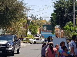 Las víctimas viajaban en un auto Dodge Attitude blanco cuando fueron agredidos. ESPECIAL