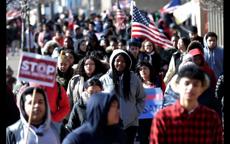 Estudiantes de todas las regiones de Estados Unidos abandonaron sus aulas este miércoles y tomaron las calles para protestar contra la violencia con armas de fuego en las escuelas. Una marcha en Jersey City, Nueva Jersey.